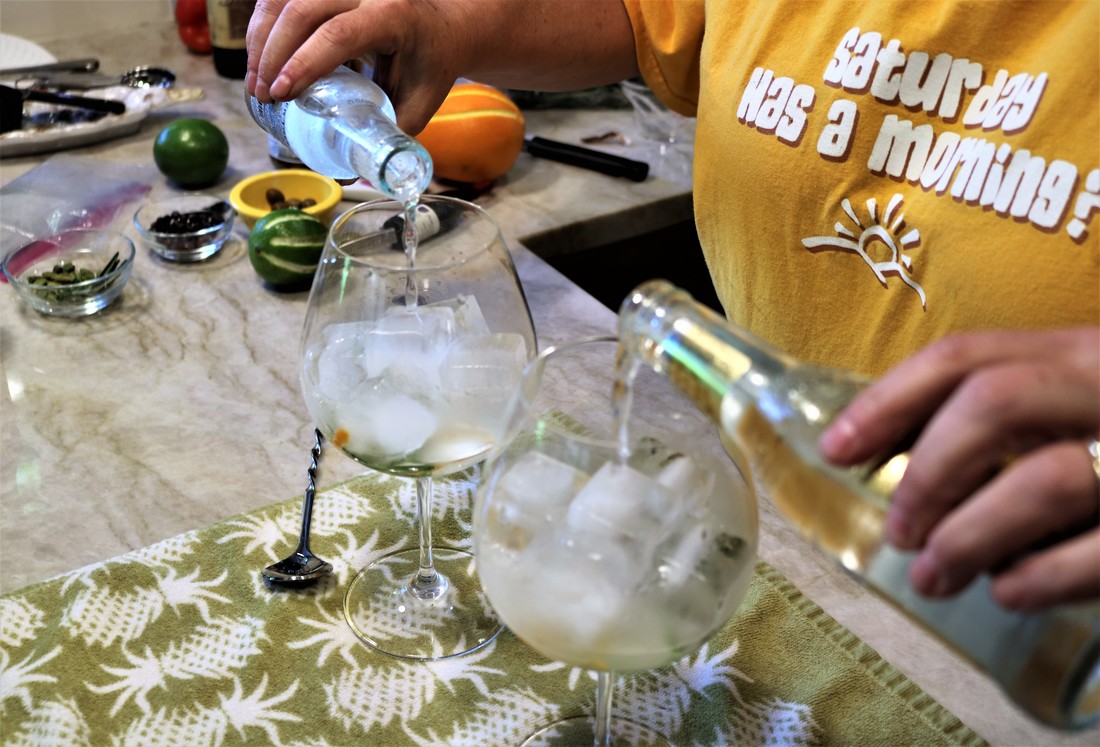 Spanish Gin-Tonic with Edible Flowers – IVGreenhouse - Exploring Food